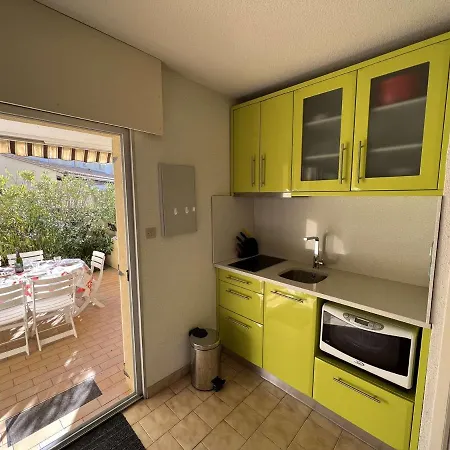 Apartamento T2 Cabine, Rdc Avec Terrasse – à 50m, Parking Privé - Fr-1-702-5