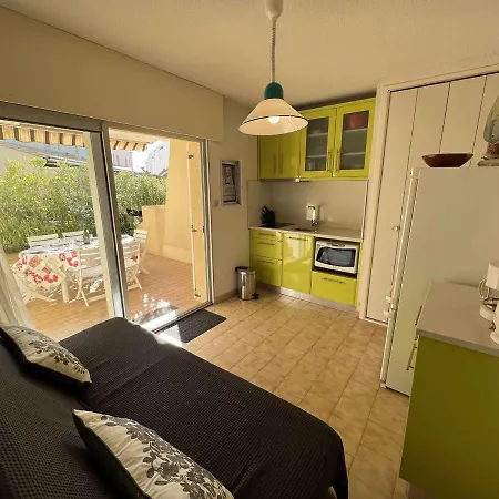 T2 Cabine, Rdc Avec Terrasse – à 50m, Parking Privé - Fr-1-702-5 *