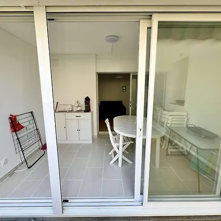 Apartamento T2 Cabine, Rdc Avec Terrasse – à 50m, Parking Privé - Fr-1-702-5 *