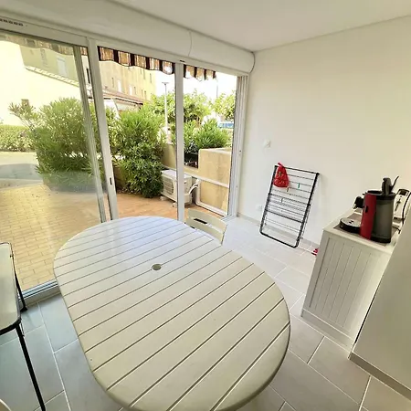 T2 Cabine, Rdc Avec Terrasse – à 50m, Parking Privé - Fr-1-702-5 *