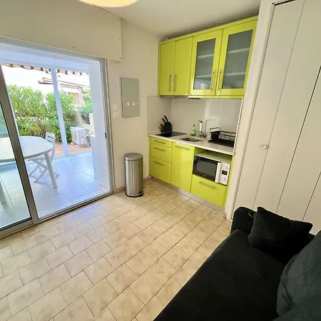 T2 Cabine, Rdc Avec Terrasse – à 50m, Parking Privé - Fr-1-702-5