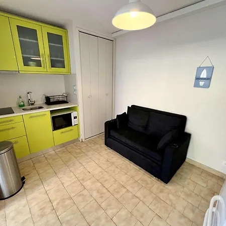 T2 Cabine, Rdc Avec Terrasse – à 50m, Parking Privé - Fr-1-702-5 Appartement
