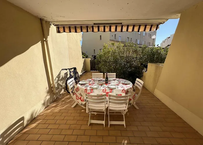 Appartement T2 Cabine, Rdc Avec Terrasse – à 50m, Parking Privé - Fr-1-702-5 *