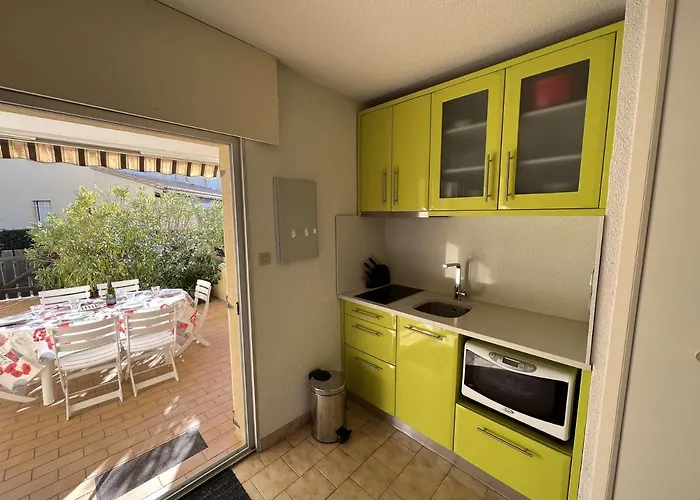 Appartement T2 Cabine, Rdc Avec Terrasse – à 50m, Parking Privé - Fr-1-702-5