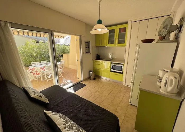 T2 Cabine, Rdc Avec Terrasse – à 50m, Parking Privé - Fr-1-702-5 *