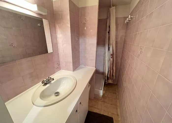 Appartement T2 Cabine, Rdc Avec Terrasse – à 50m, Parking Privé - Fr-1-702-5 *