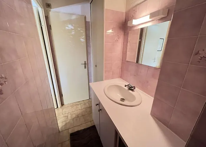 T2 Cabine, Rdc Avec Terrasse – à 50m, Parking Privé - Fr-1-702-5 Appartement *